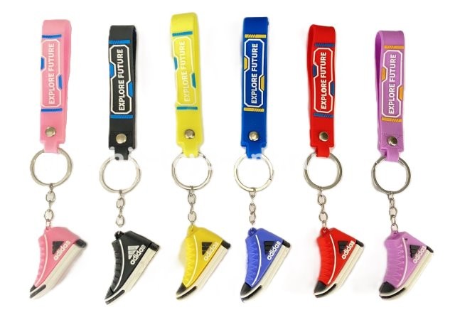 Брелок Кроссовок в ассорти, в уп 12шт. цена за шт.