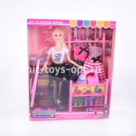 Кукла в гардеробной