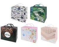 Подарочный пакет-коробка с глян.лам 22,5*20*13,5(М) &quot;в ассорти&quot; 250г